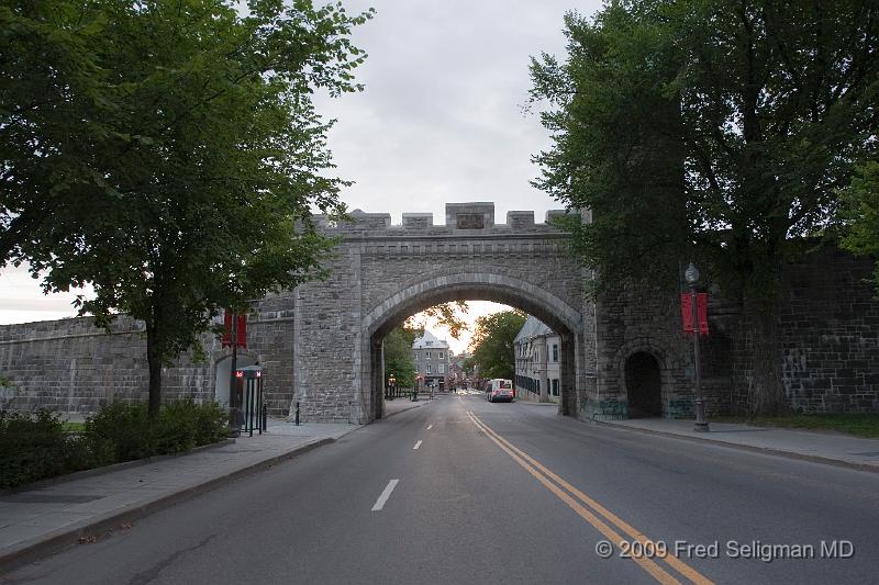 20090828_122300 D3.jpg - Entrance to Walled City, Quebec